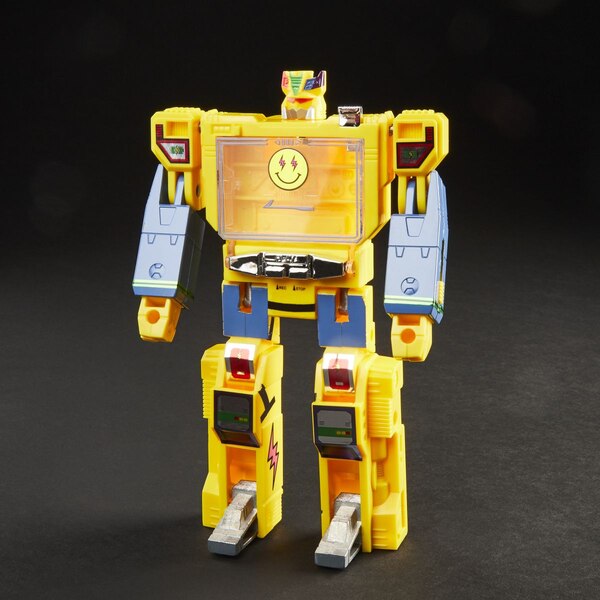 Transformers Collaborative J. Balvintron NTWRK Exclusive Yellow Soundwave  (1 of 13)